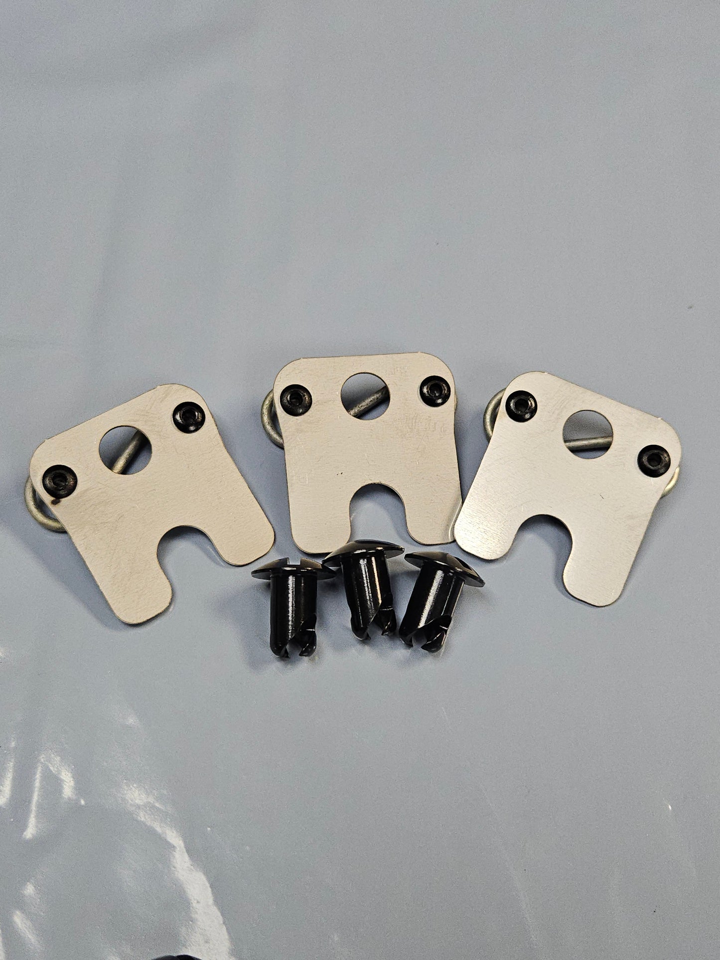 Dzus quarter-turn brackets